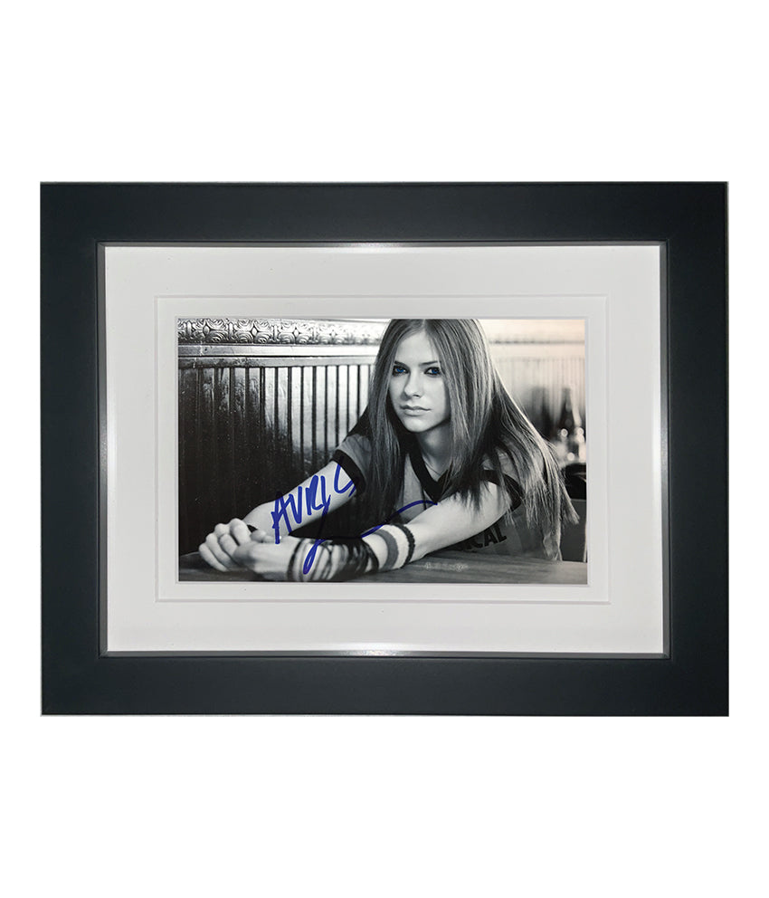 Avril Lavigne Autograph | Singer | Musician | Songwriter