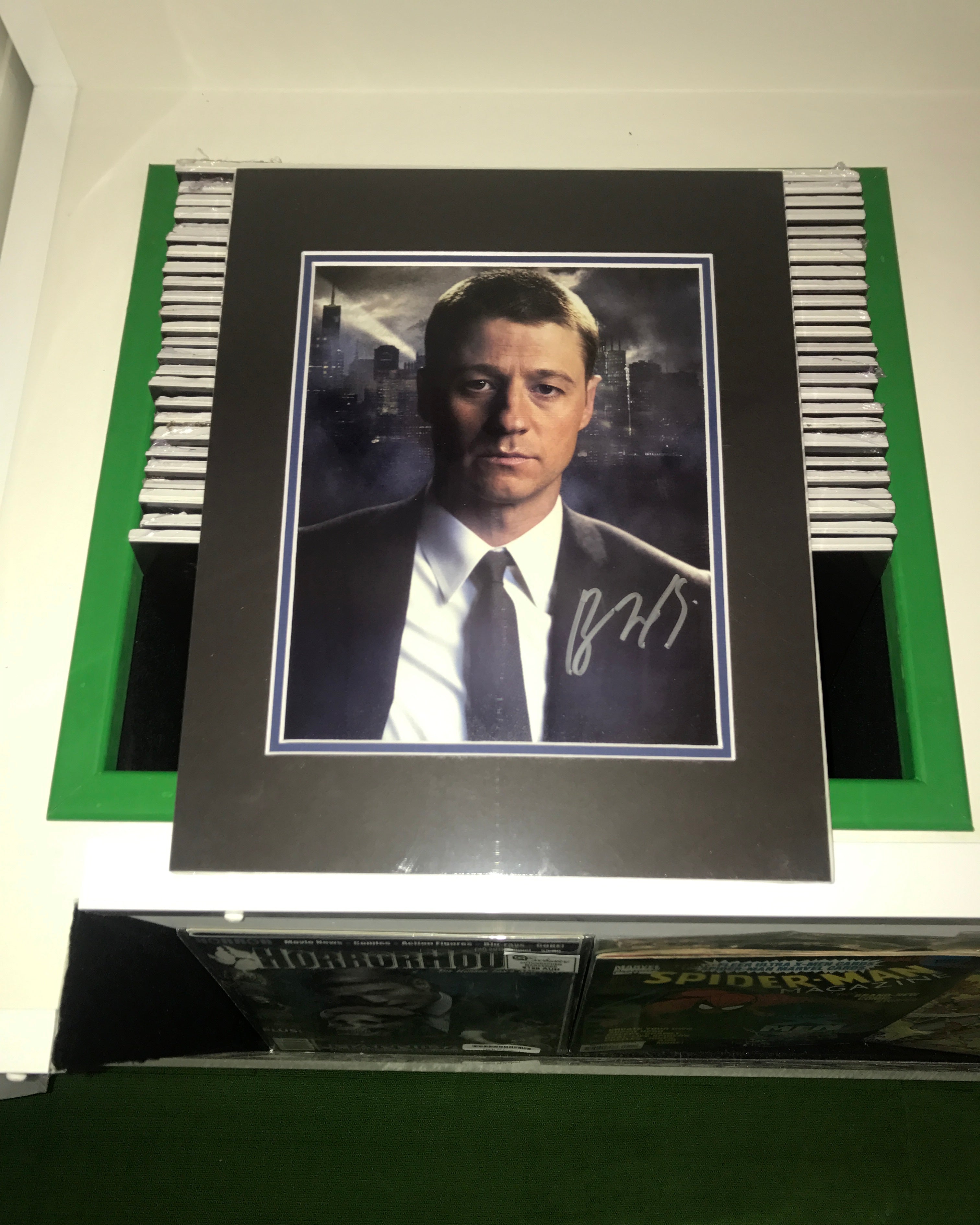 Benjamin McKenzie Autograph | Gotham