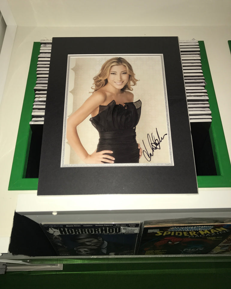 Dichen Lachman Autograph | Supergirl